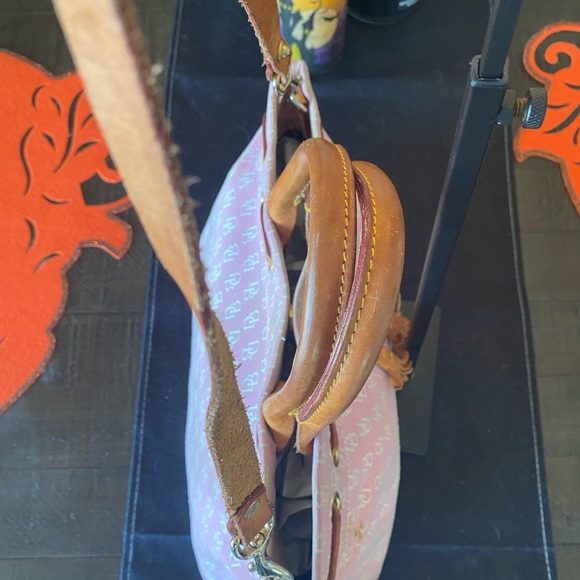 Dooney & Bourke Signature Logo Purse (Pink) w/Gold Haddware & Shoulder Strap. - Picture 10 of 12